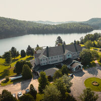 Auberge du Lac-à-l'Eau-Claire