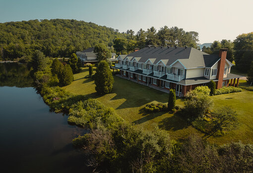 Auberge du Lac-à-l'Eau-Claire packages