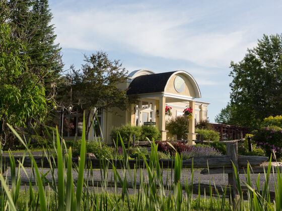 Auberge West Brome - Cantons-de-l'Est - Front view at night