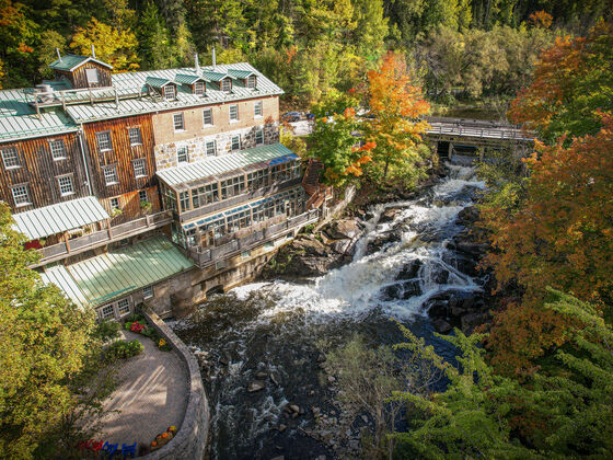 Le Moulin Wakefield Hôtel & Spa - Outaouais - vue à l'automne crédit@Brandononthego