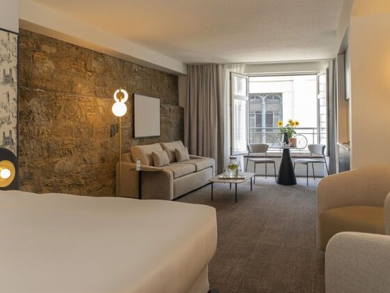 Hôtel Saint-Sulpice - Montreal - Romantic Getaway