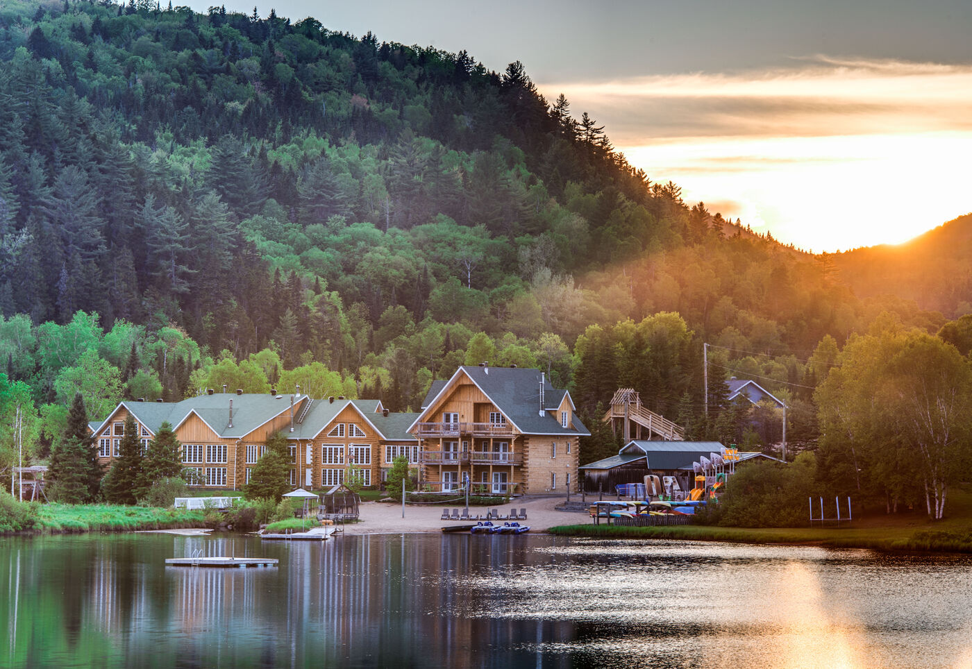 Auberge du Vieux Moulin - Lanaudière - Vue de l'auberge en été