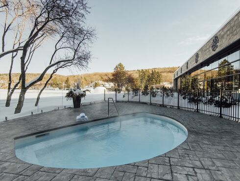 Entourage sur-le-Lac Resort Québec jacuzzi