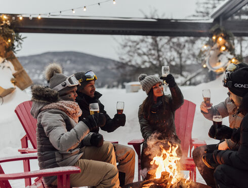 Entourage sur-le-Lac Resort Québec patinoire bar