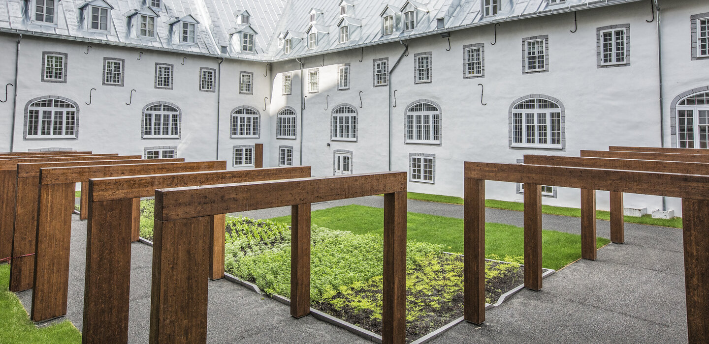Le Monastère des Augustines - Vieux-Québec - Été